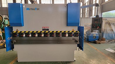 Фото 27 - MetalTec HBM 125/2500 (Е22, инвертор заднего упора) гидравлический листогибочный пресс.